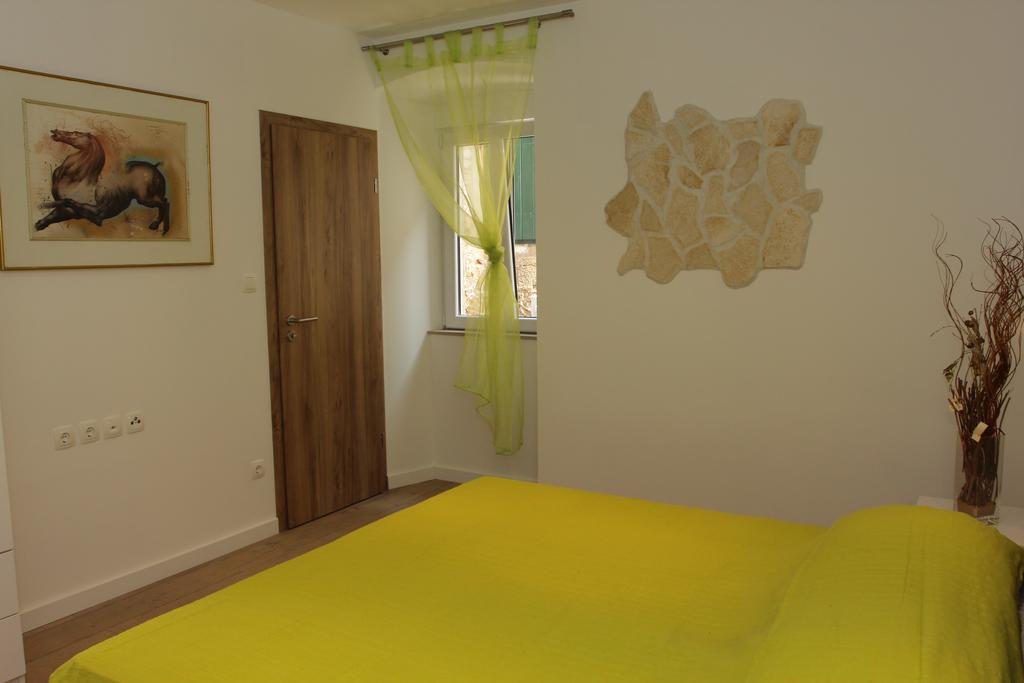 Apartment House Vitaic Supetar Phòng bức ảnh